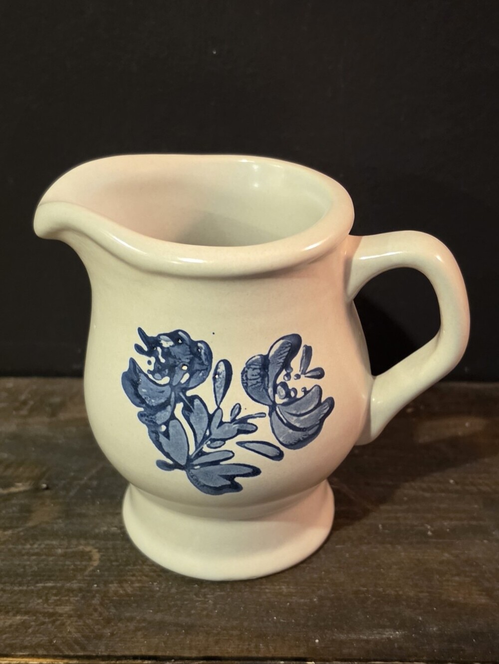 Vintage Pfaltzgraff Yorktowne Creamer Pitcher 8 oz Stoneware USA 7-24 Blue